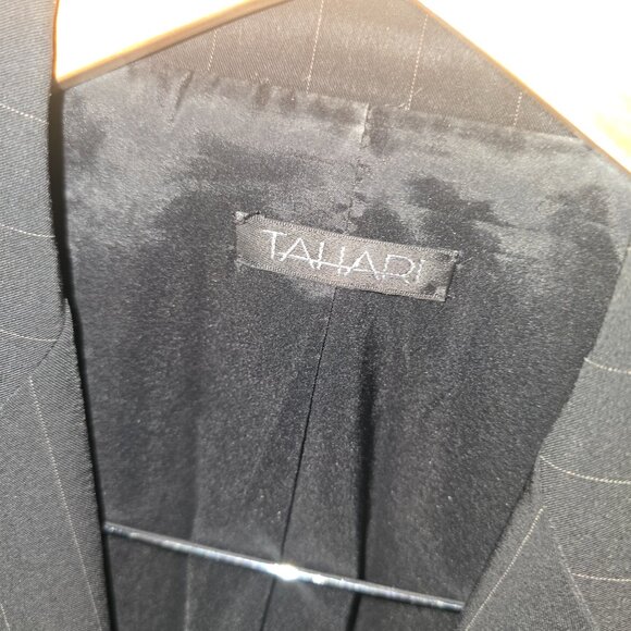 Tahari Black and White Pin Stripe Blazer, Women's Size 8 - Picture 3 of 4